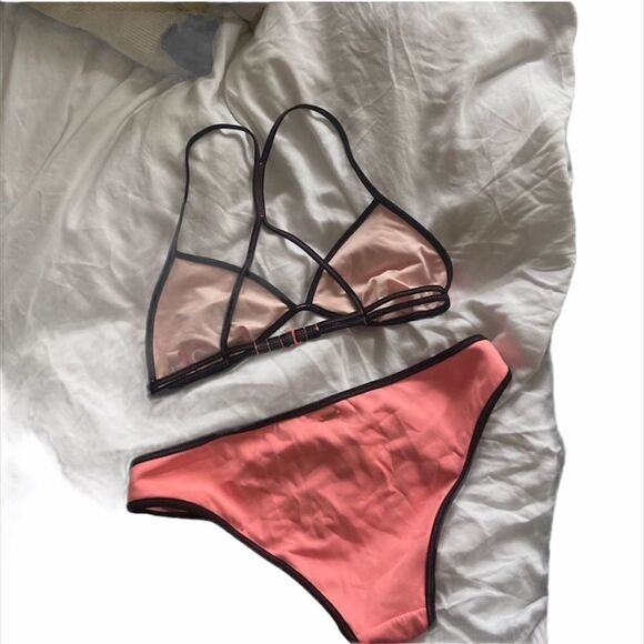 ✨HP✨The Surf Teeny Triangle Top✨ - Picture 3 of 3